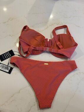 Vitchy Coral Textured Underwire Bikini Set